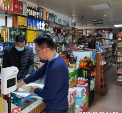 圖3：大亞灣區(qū)宣教局檢查校園周邊便利店.png